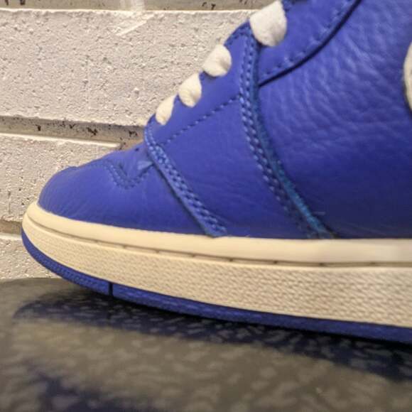 Nike Air Jordan 1 Retro High “Hyper Royal” 555088-401 Men's Size 10.5 *PREOWNED* - Picture 8 of 16